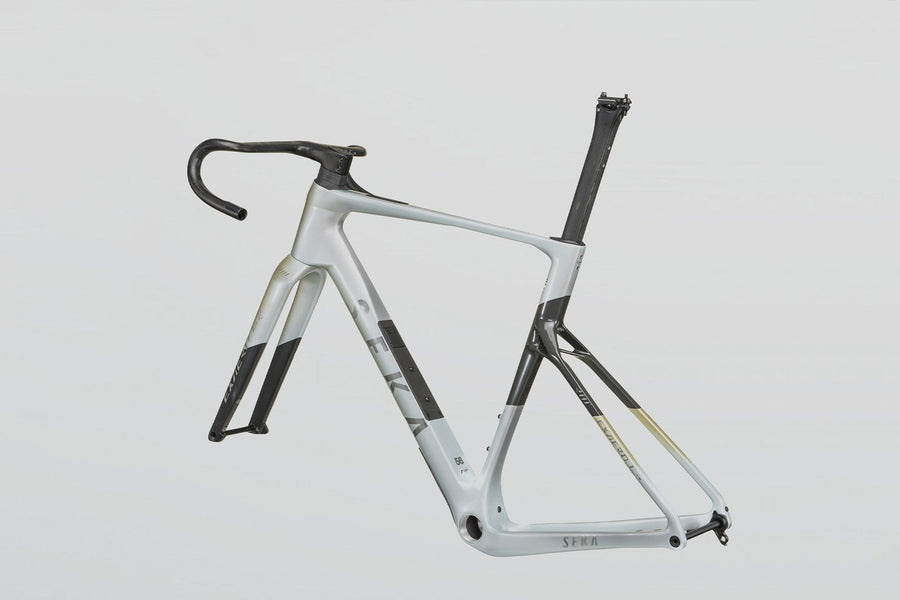 Frameset in full profile against a pale ground