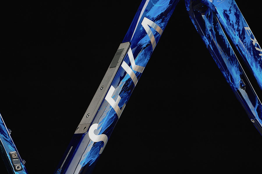 ExAero GR frame detail in the blue colourway against black